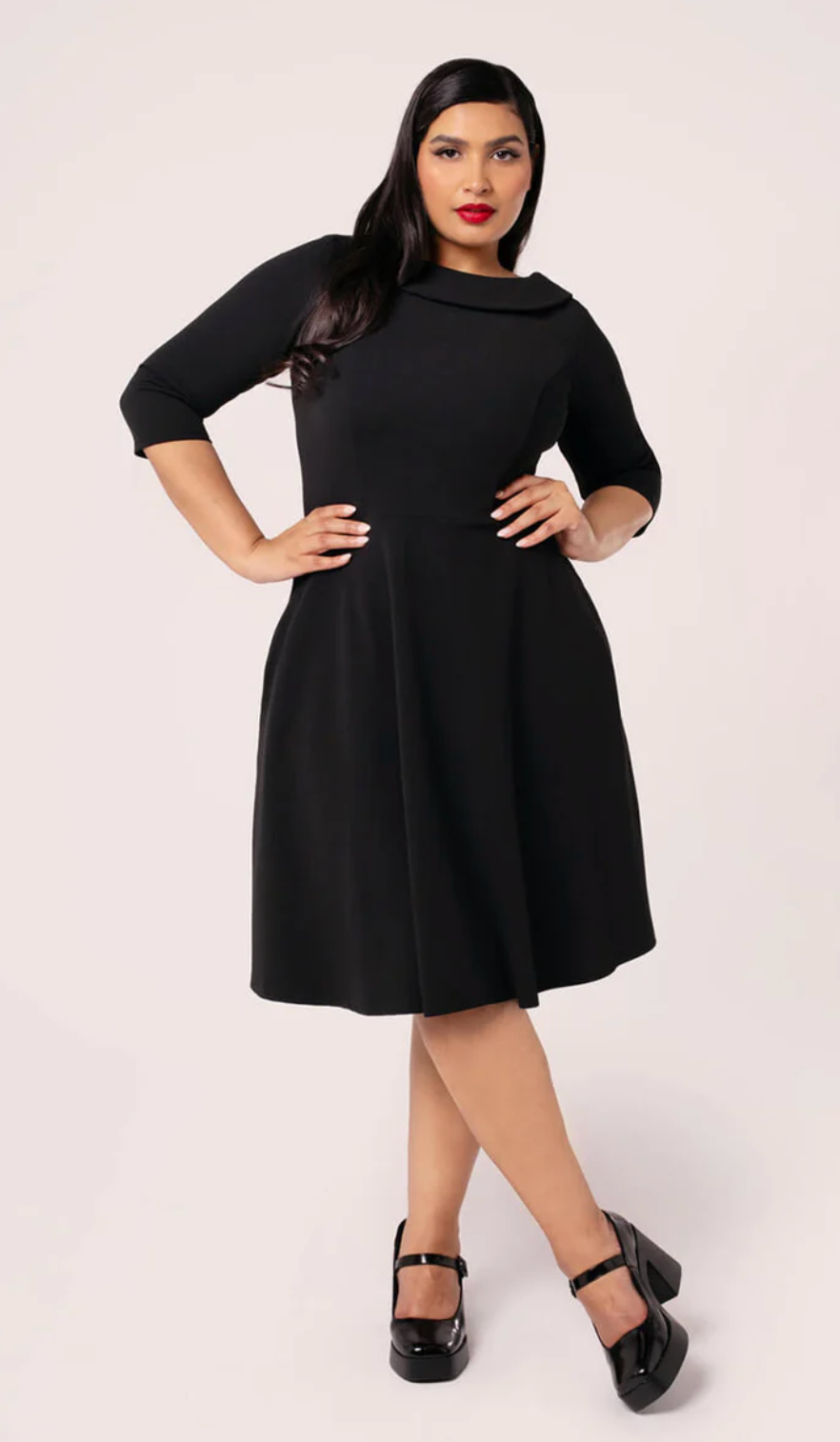 Swingkleid Lois mit raffinierte Rückansicht, Schwarz, Plus Size