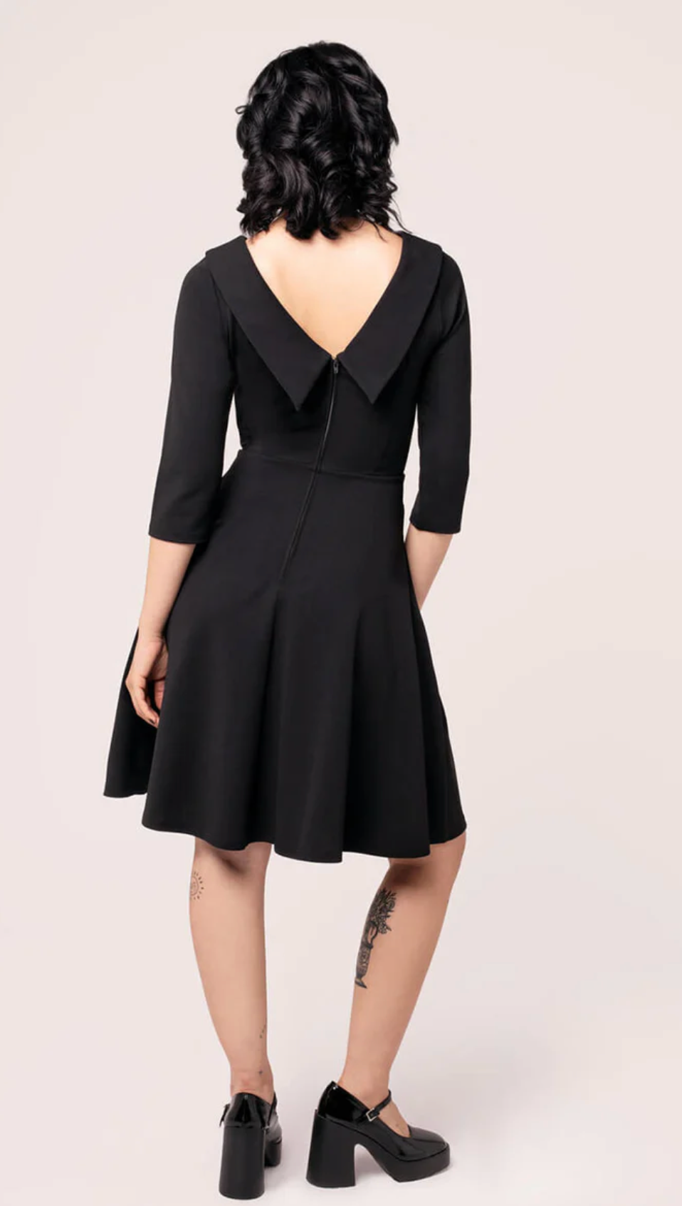 Swingkleid Lois mit raffinierte Rückansicht, Schwarz