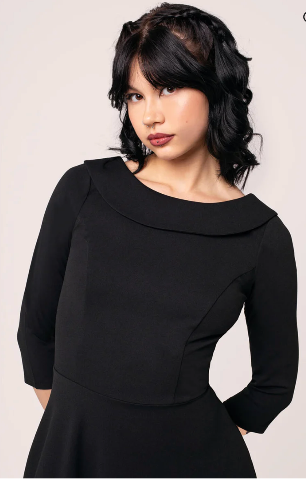 Swingkleid Lois mit raffinierte Rückansicht, Schwarz